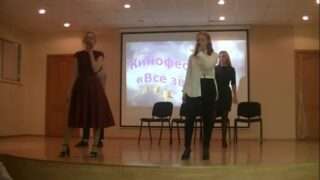 Кадр из видео с исполнением песни-переделки «Я мать» на День учителя учениками