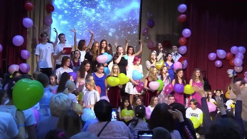 Исполнение школьниками песни-переделки «Солнце» (Ани Лорак) на концерте в День матери