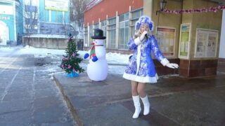 Кадр из видео с исполнением Снегурочкой песни-переделки «Ах, Мамочка!» (Марина Девятова) на Новый год