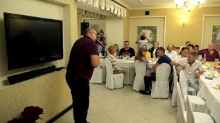 Кадр из видео с исполнением юбиляром песни-переделки «Мой друг» (Игорь Николаев) на юбилее для гостей
